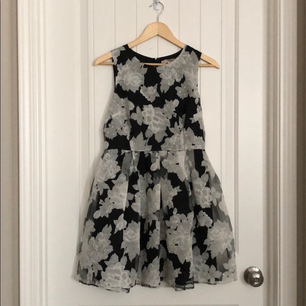 Very cute black, silver and white floral dress.